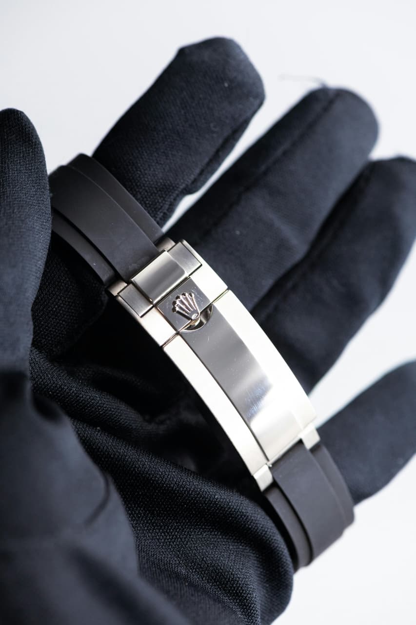 Rolex RLX Submariner Black Rubber Strap (silver)