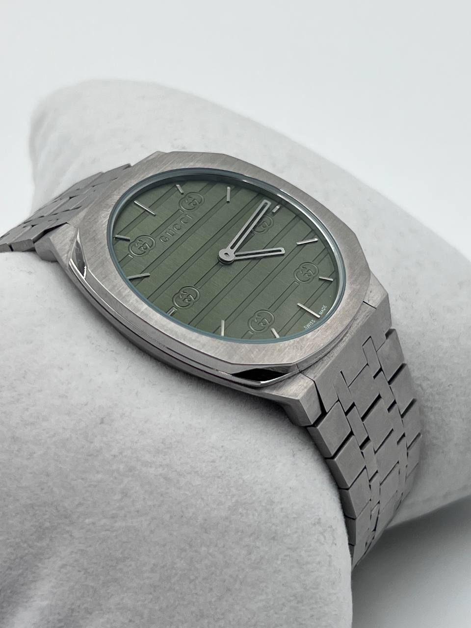 Bestwin ultra slim watch with butterfly lock